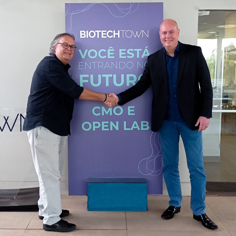 Photo:  Bruno Andrade (CEO Biotechtown) and Márcio Lacerda (CEO Enzytec)
